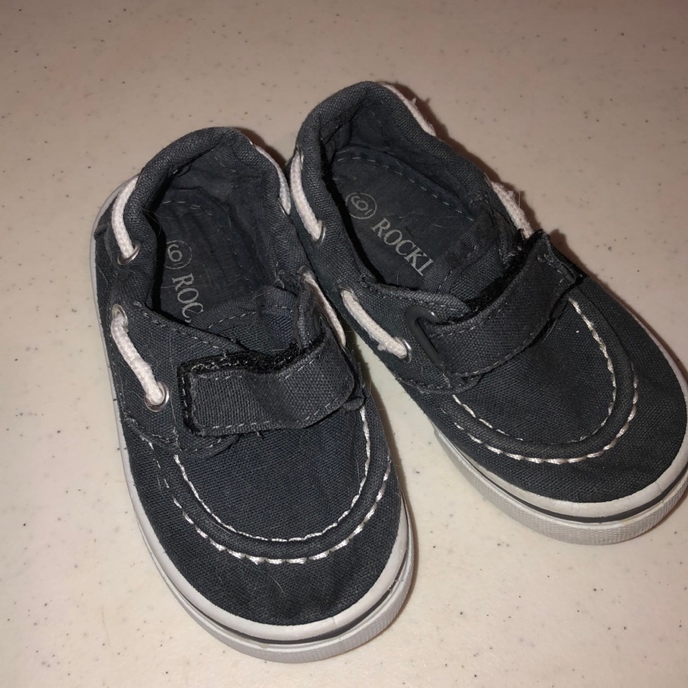 Size 6 Rockland gray boat shoes